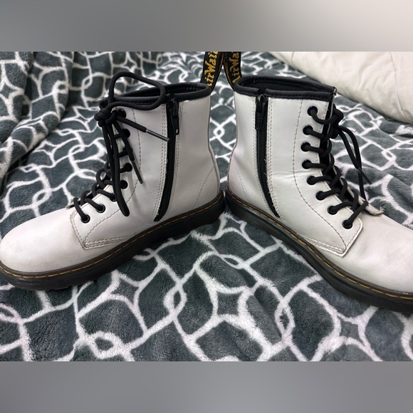 Dr martens boots.  Size 3 !!!  Hard to find size ! - Picture 3 of 9